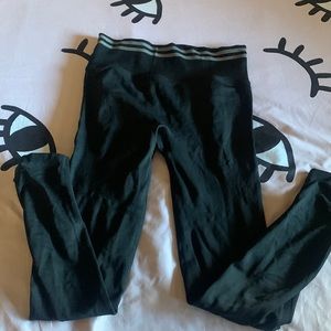 Peachy buns leggings